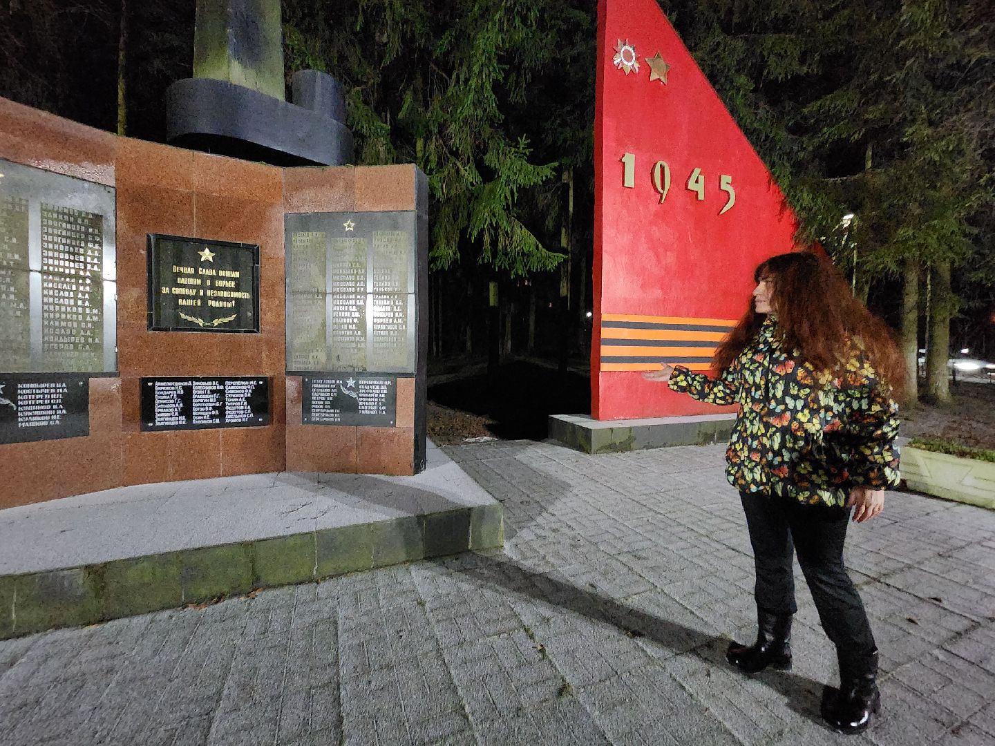 чехов, поселок любучаны, выездная администрация, встреча с жителями, обращения граждан, мемориал воинской славы, памятник, благоустройство территории, освещение, лавочки и урны, реставрация памятника, лариса новикова, александр тетерин, управление благоустройства, глава округа михаил собакин,