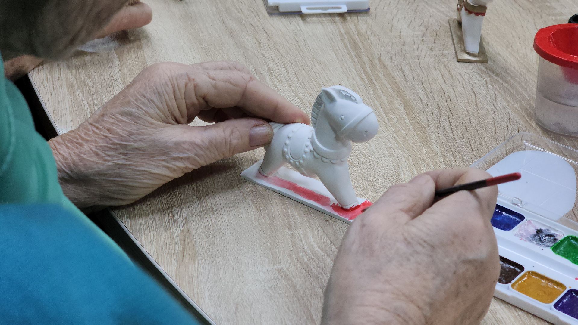 кашира, активное долголетие, мастер-класс, поделки из гипса, новый год, символ года,