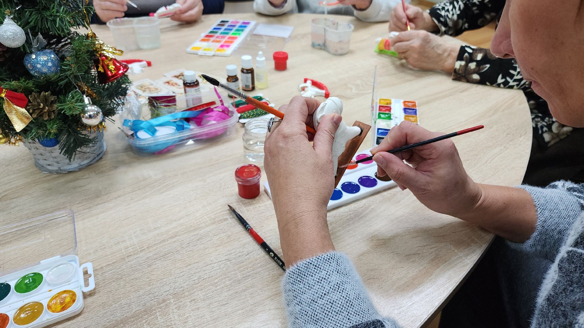 кашира, активное долголетие, мастер-класс, поделки из гипса, новый год, символ года,