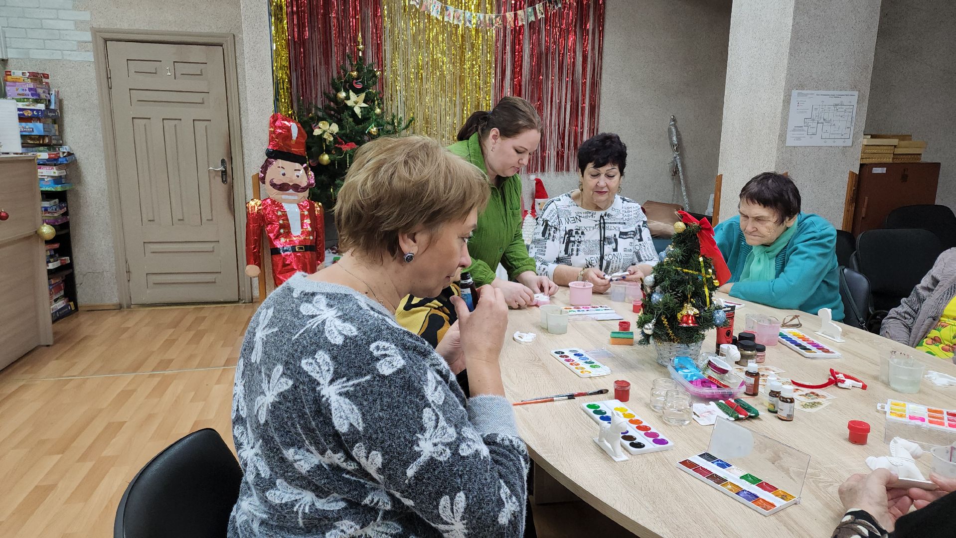 кашира, активное долголетие, мастер-класс, поделки из гипса, новый год, символ года,