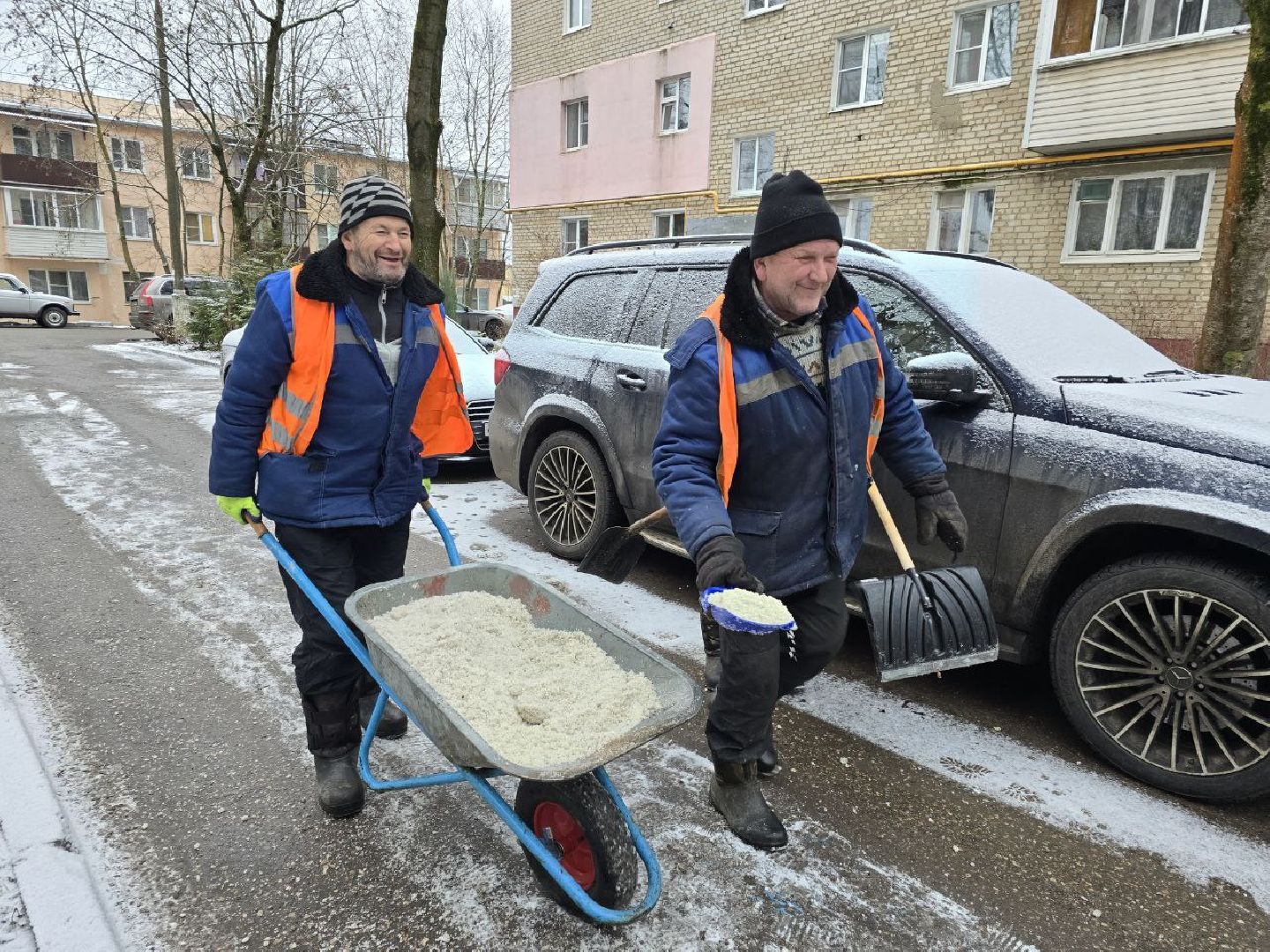 можайск, можайский муниципальный округ, подмосковье, жкх, коммунальщики , гололед, обработка территории , Единый дорожно-транспортный центр,