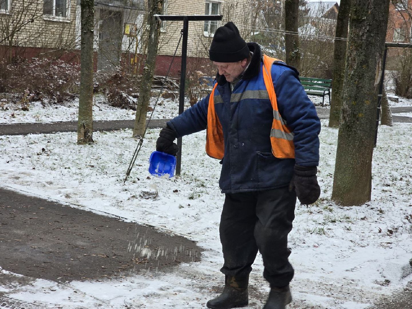 можайск, можайский муниципальный округ, подмосковье, жкх, коммунальщики , гололед, обработка территории , Единый дорожно-транспортный центр,