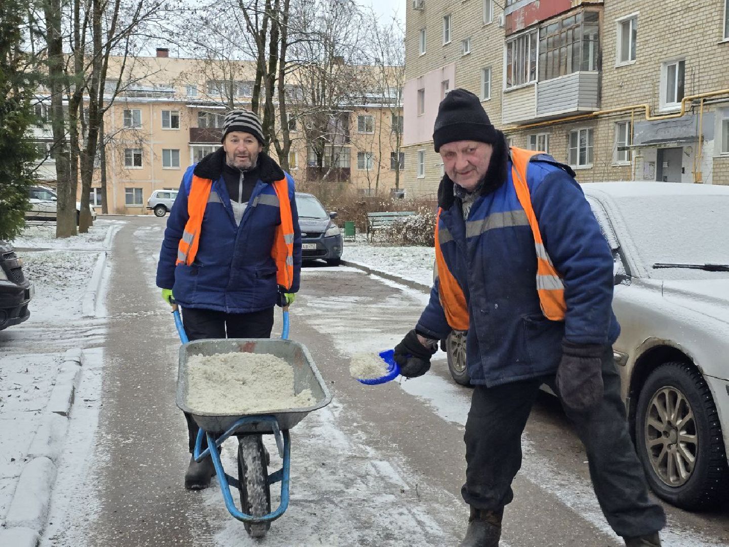 можайск, можайский муниципальный округ, подмосковье, жкх, коммунальщики , гололед, обработка территории , Единый дорожно-транспортный центр,