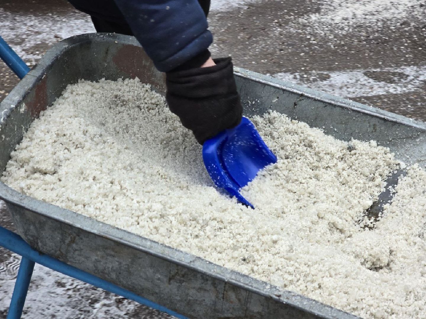 можайск, можайский муниципальный округ, подмосковье, жкх, коммунальщики , гололед, обработка территории , Единый дорожно-транспортный центр,