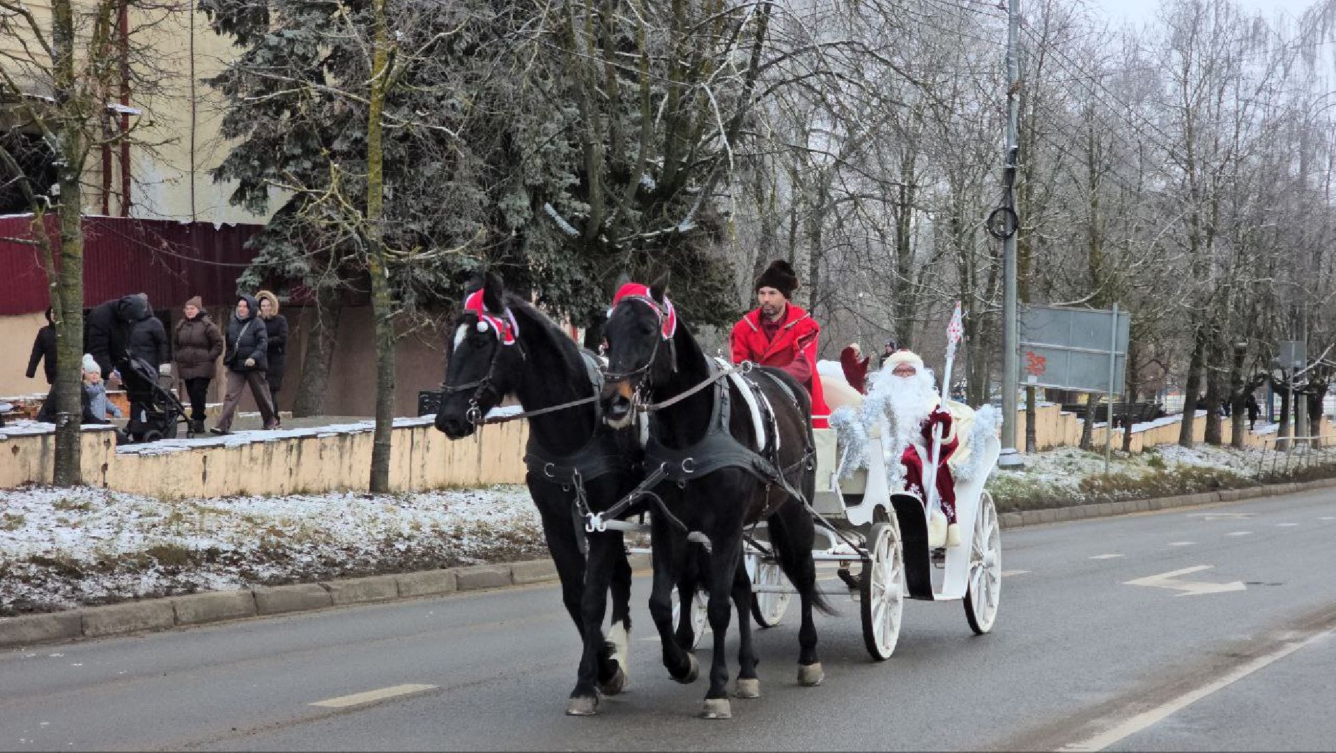 можайск, можайский муниципальный округ, подмосковье, дед мороз, дед мороз и снегурочка, новый год, встреча деда мороза, общество, праздник,