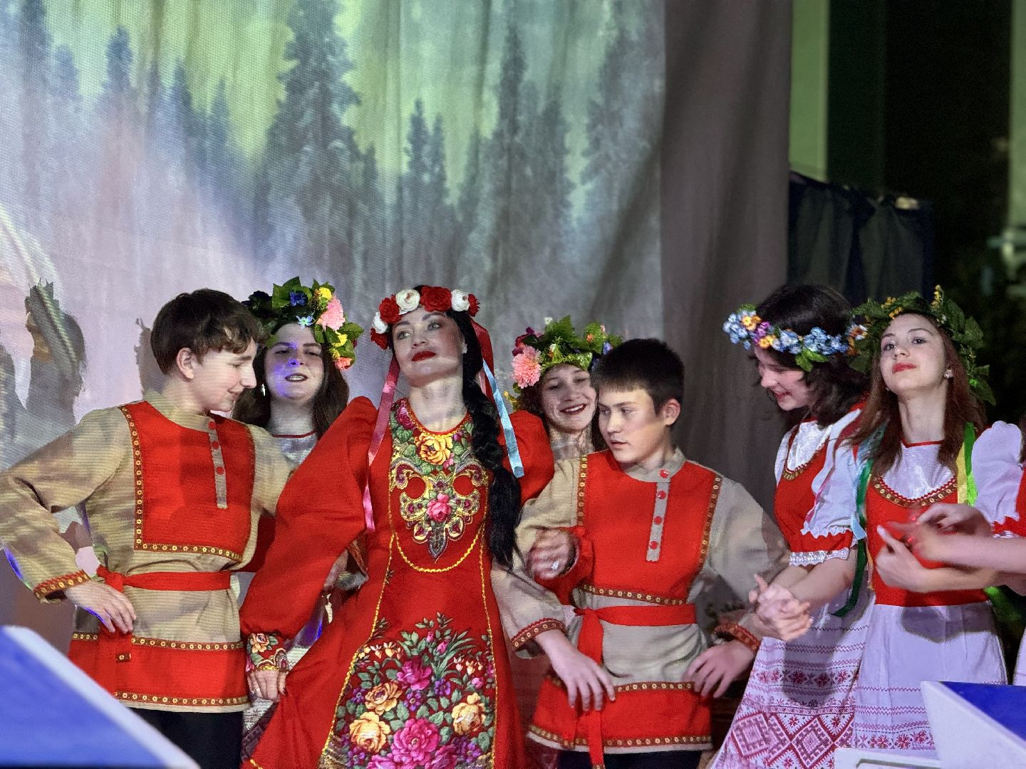 елка на воде, ленинский городской округ, новогоднее шоу , дельфин ,