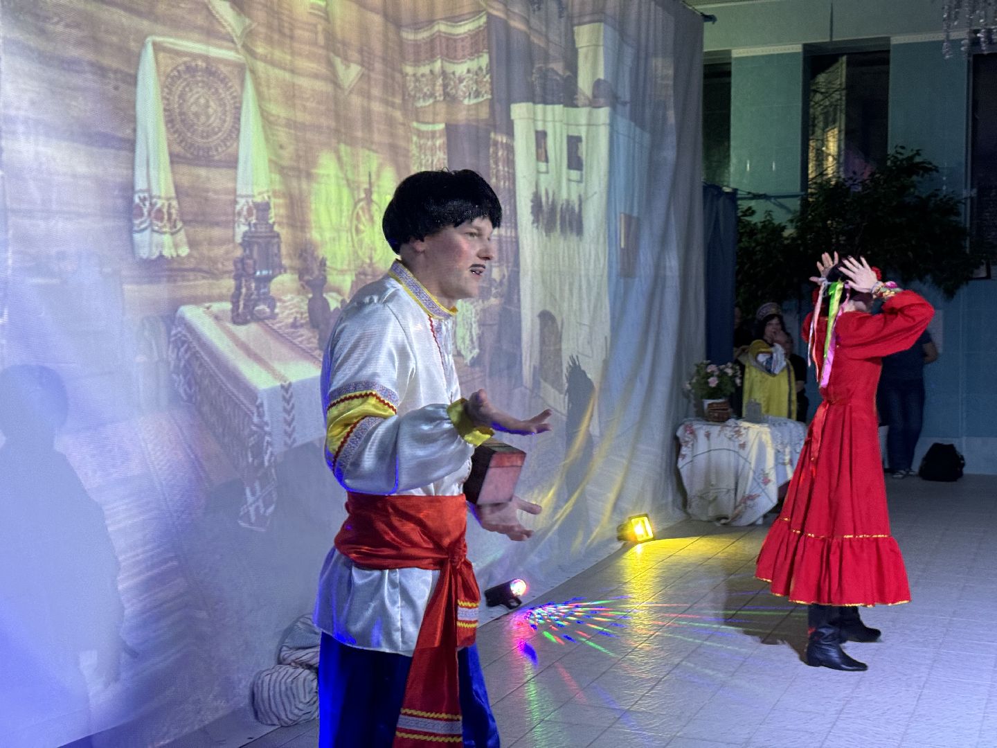 елка на воде, ленинский городской округ, новогоднее шоу , дельфин ,