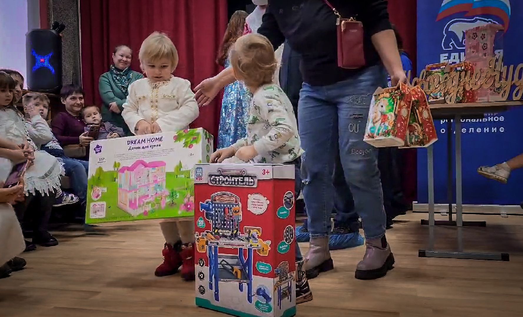 дети, благотворительная новогодняя акция , елка желаний в бронницах, комиссия по делам несовершеннолетних ,