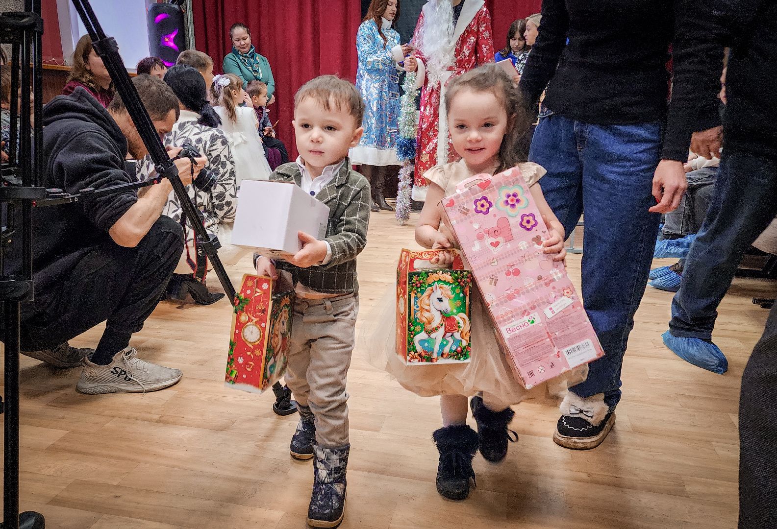 дети, благотворительная новогодняя акция , елка желаний в бронницах, комиссия по делам несовершеннолетних ,