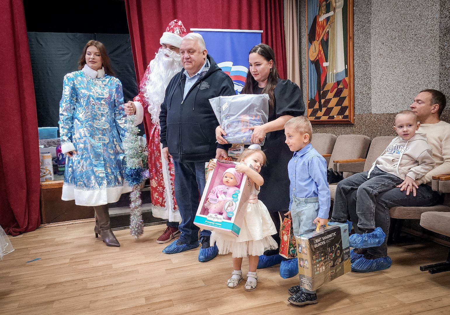 дети, благотворительная новогодняя акция , елка желаний в бронницах, комиссия по делам несовершеннолетних ,