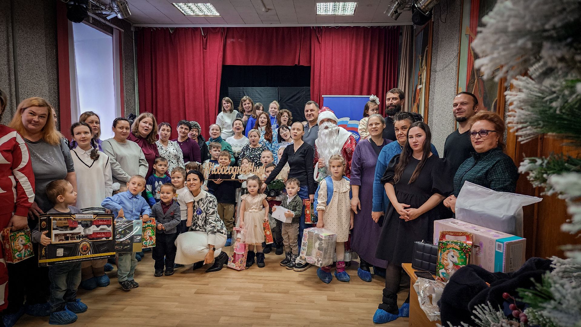 дети, благотворительная новогодняя акция , елка желаний в бронницах, комиссия по делам несовершеннолетних ,