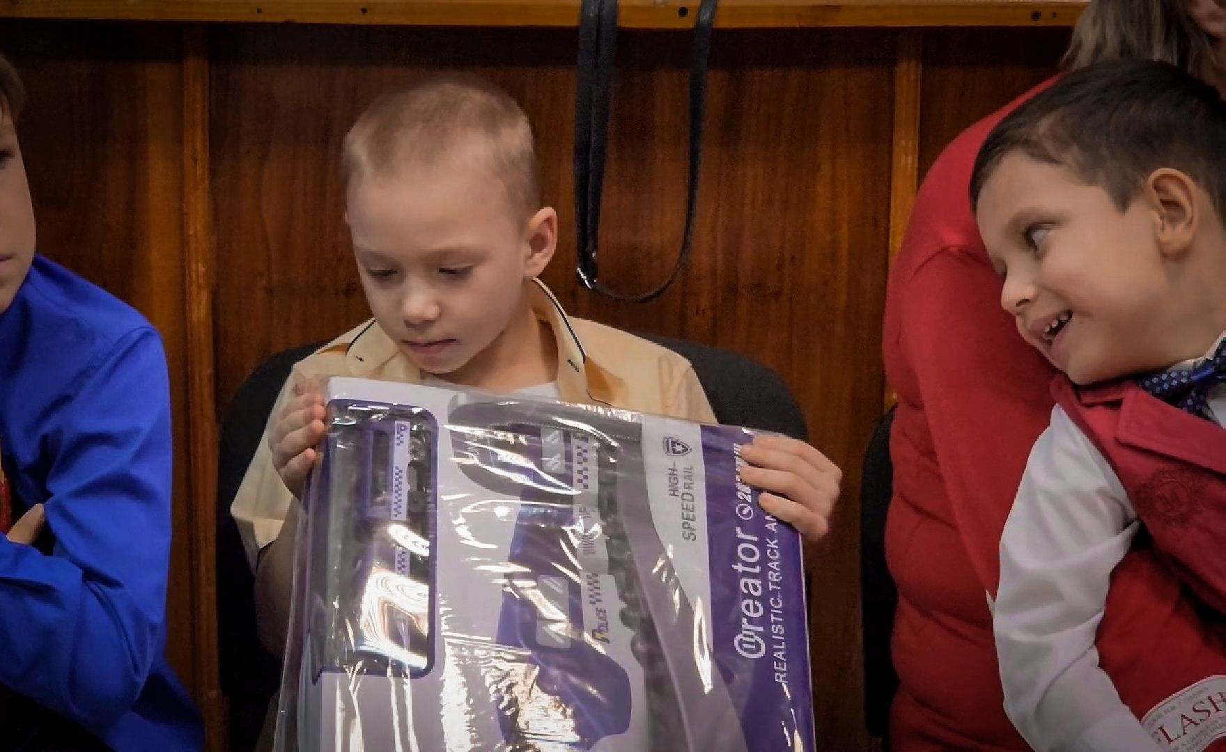 дети, благотворительная новогодняя акция , елка желаний в бронницах, комиссия по делам несовершеннолетних ,