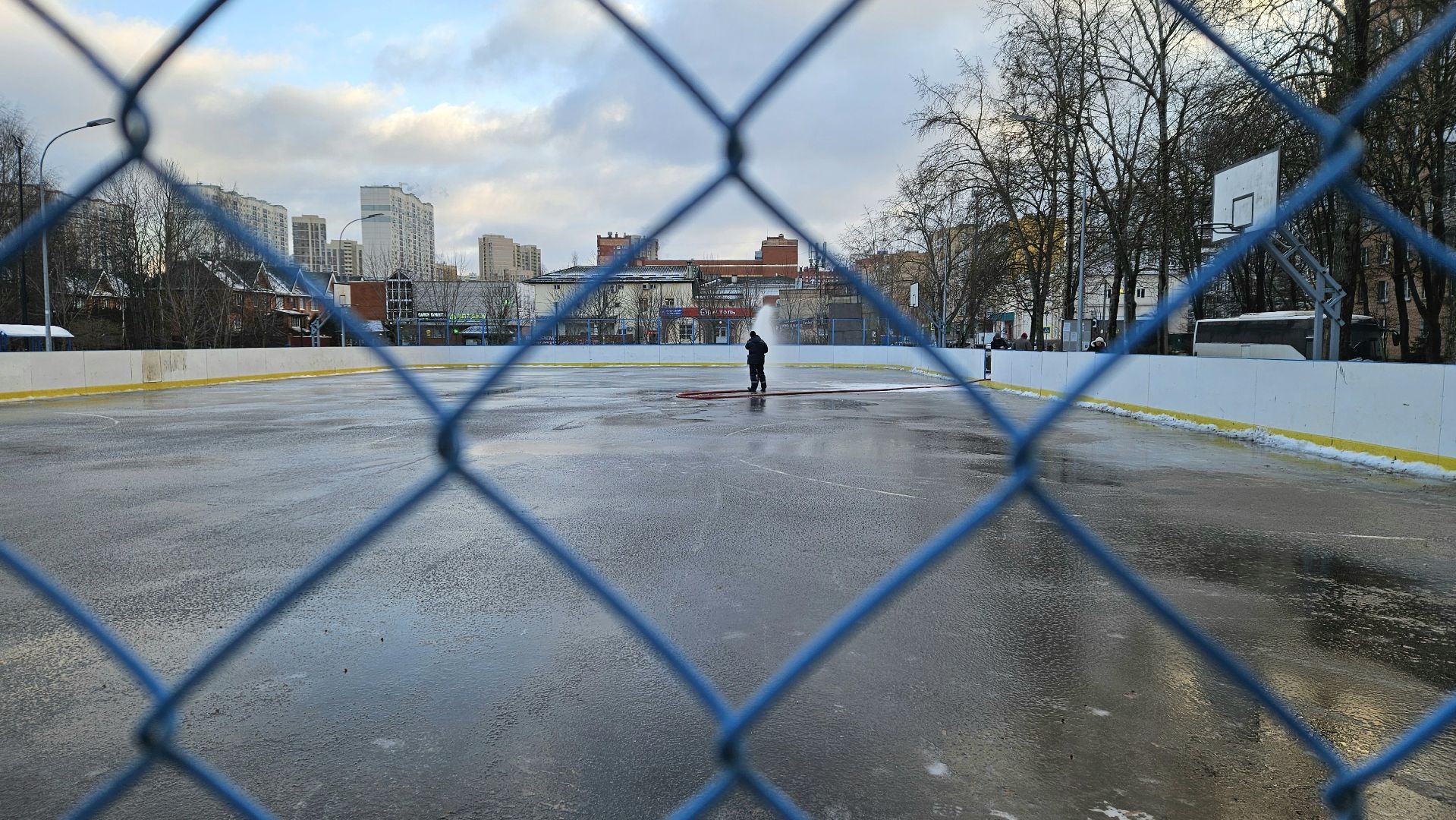 долгопрудный,  лед, ледовый каток, зима в подмосковье, зима в подмосковье 2025, центральный парк победы,