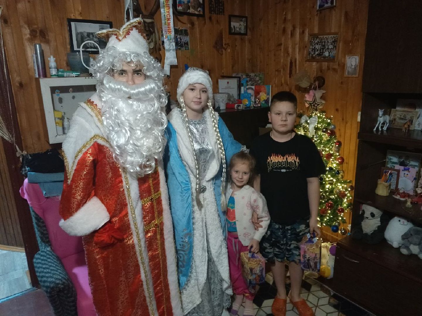 можайск, можайский муниципальный округ, подмосковье, новый год в каждый дом, благотворительная акция, праздник, многодетные семьи, семьи в трудной жизненной ситуации, волонтеры , волонтеры можайска,