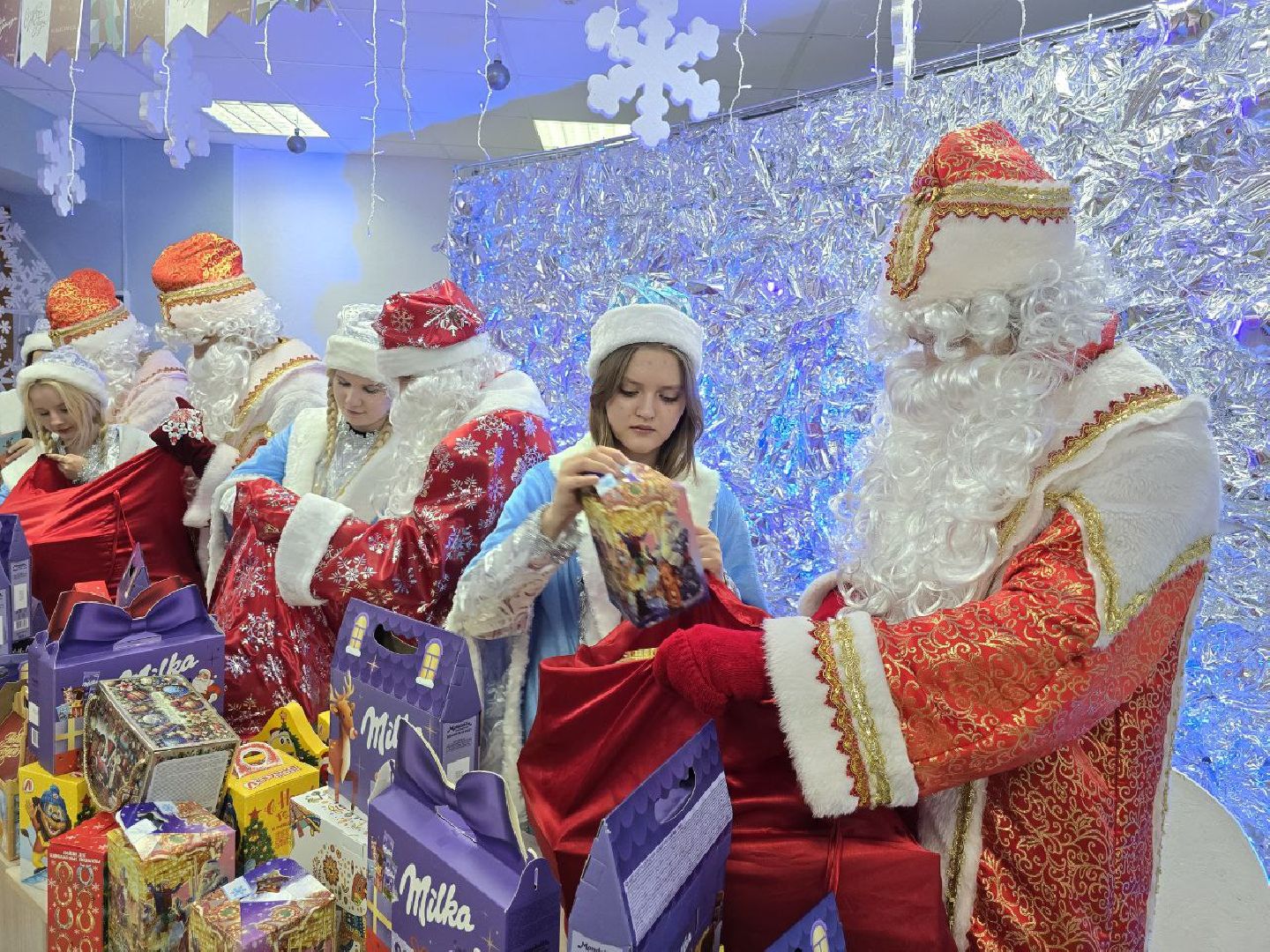 можайск, можайский муниципальный округ, подмосковье, новый год в каждый дом, благотворительная акция, праздник, многодетные семьи, семьи в трудной жизненной ситуации, волонтеры , волонтеры можайска,