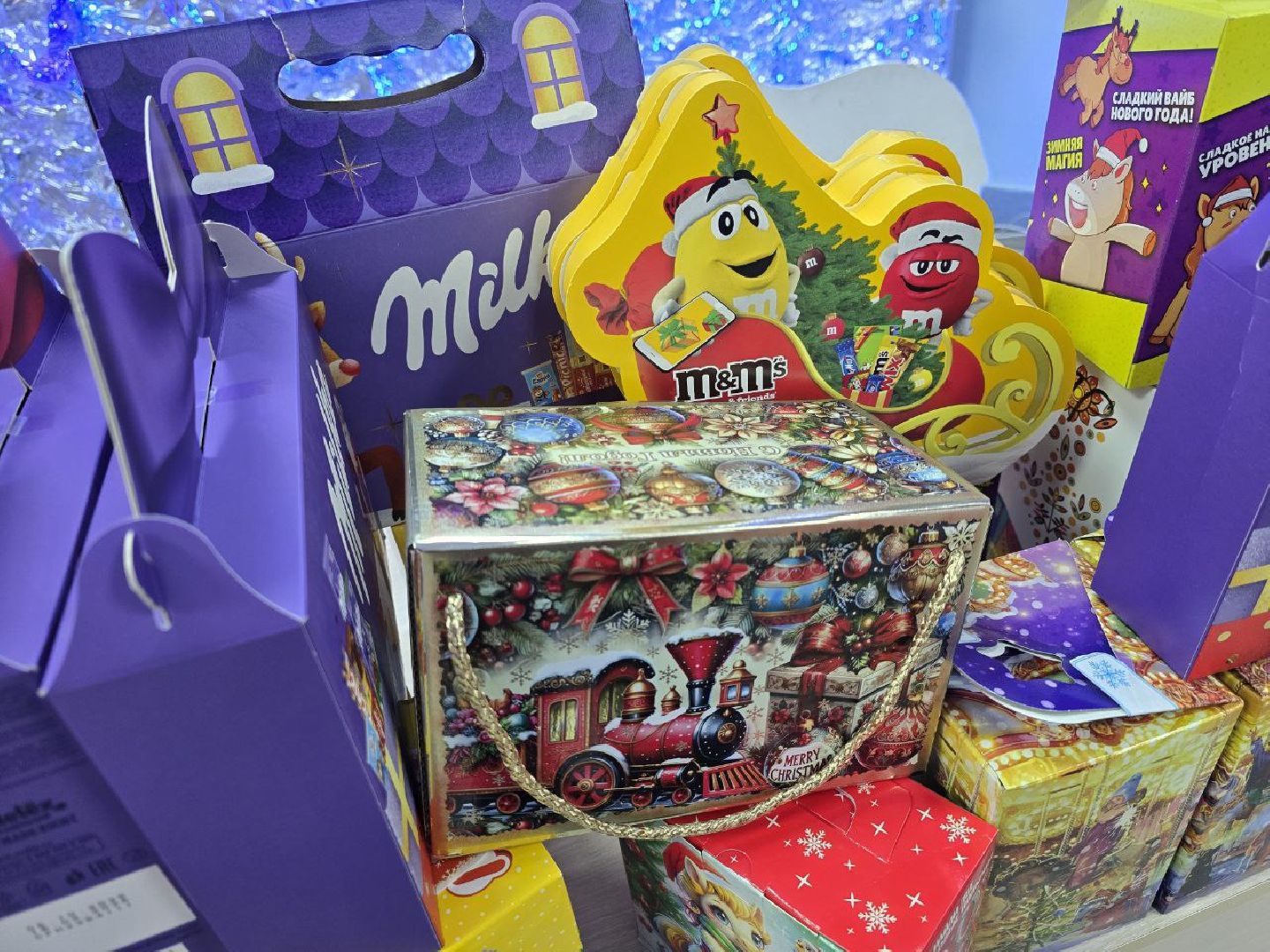 можайск, можайский муниципальный округ, подмосковье, новый год в каждый дом, благотворительная акция, праздник, многодетные семьи, семьи в трудной жизненной ситуации, волонтеры , волонтеры можайска,