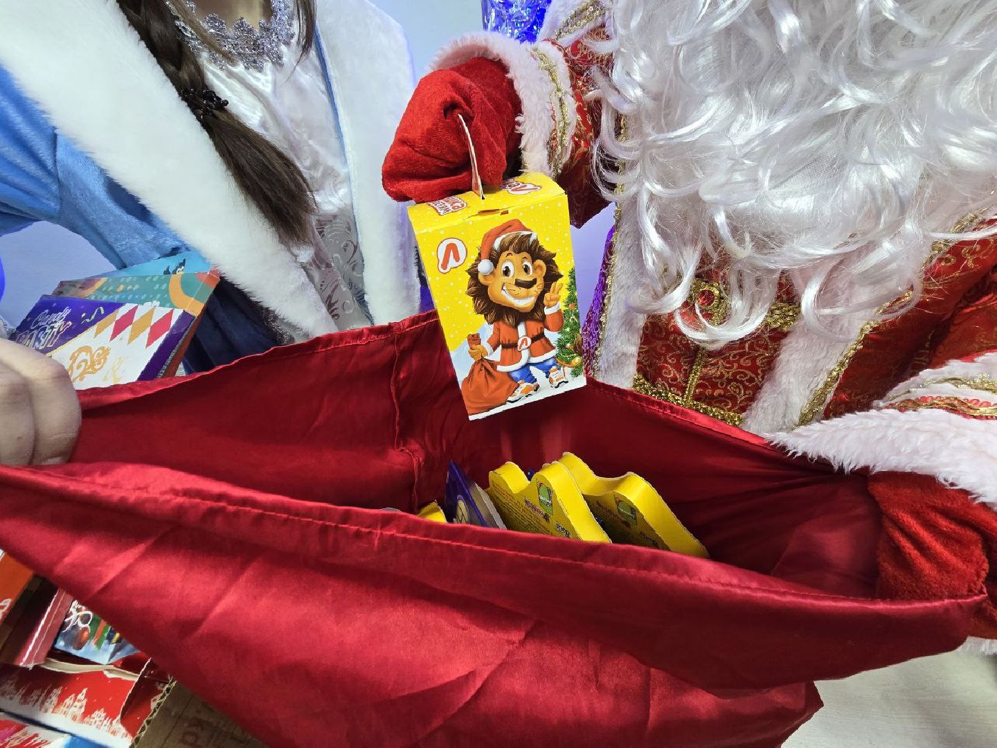 можайск, можайский муниципальный округ, подмосковье, новый год в каждый дом, благотворительная акция, праздник, многодетные семьи, семьи в трудной жизненной ситуации, волонтеры , волонтеры можайска,