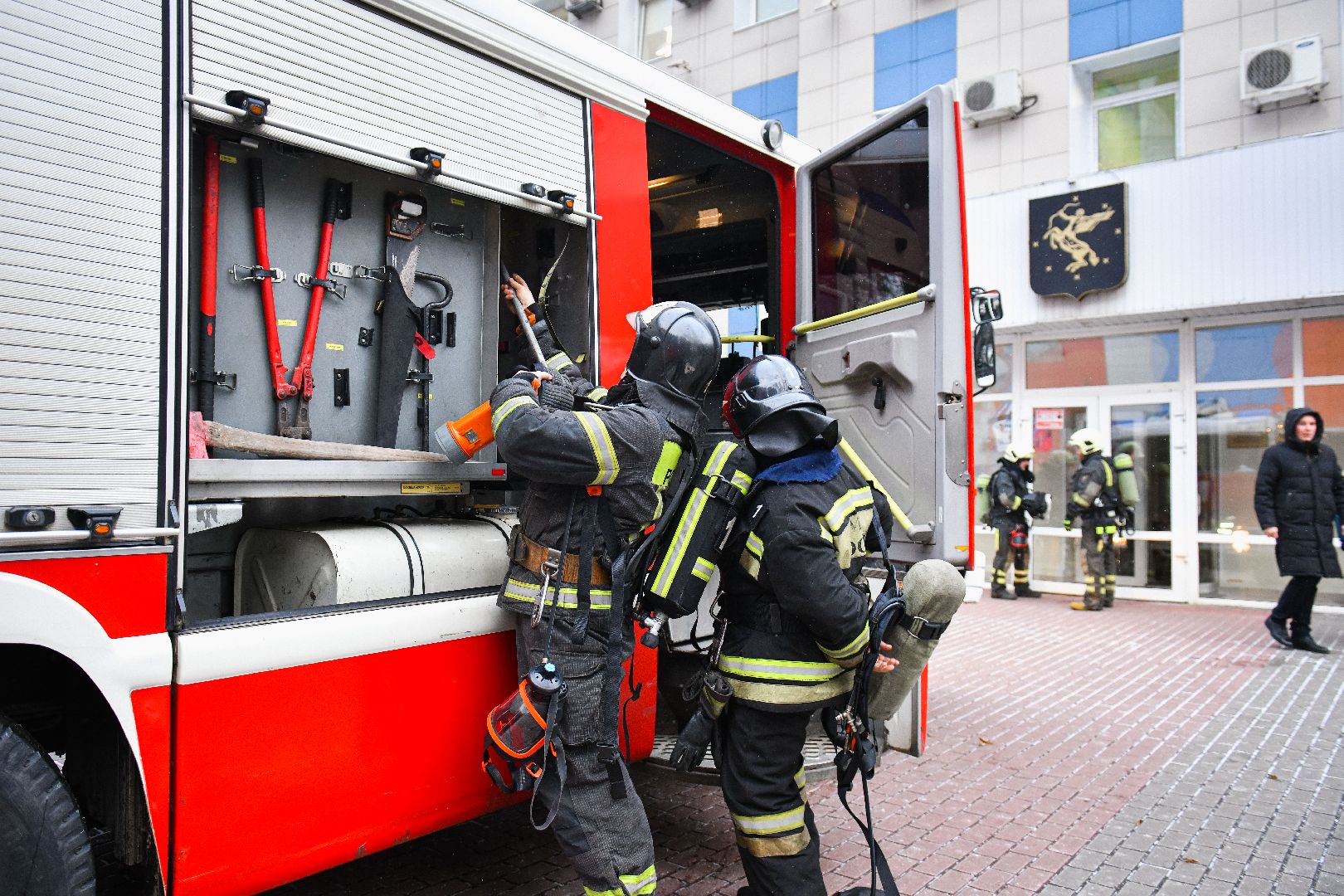 пожар, спасатели, эвакуация,