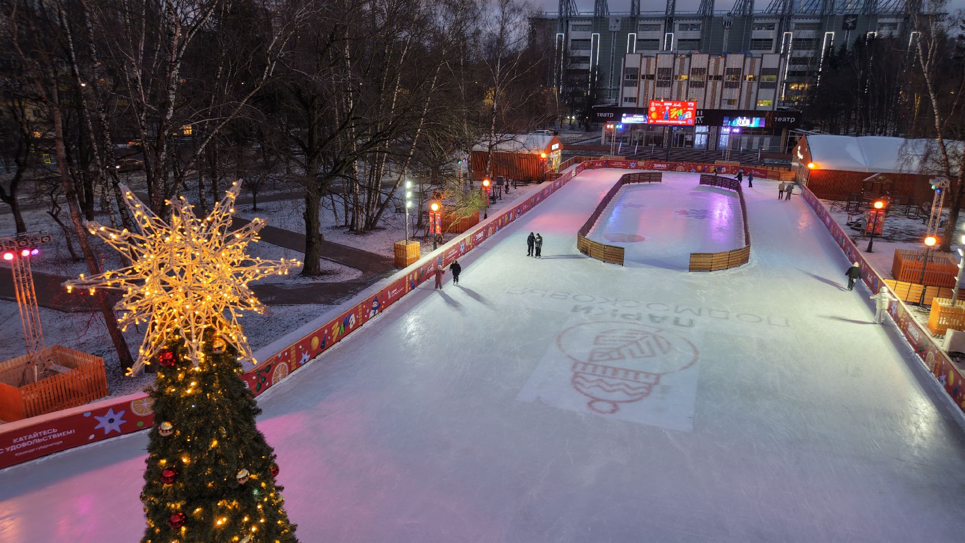 видео с коптера, сквер юбилейный химки, каток в химках,