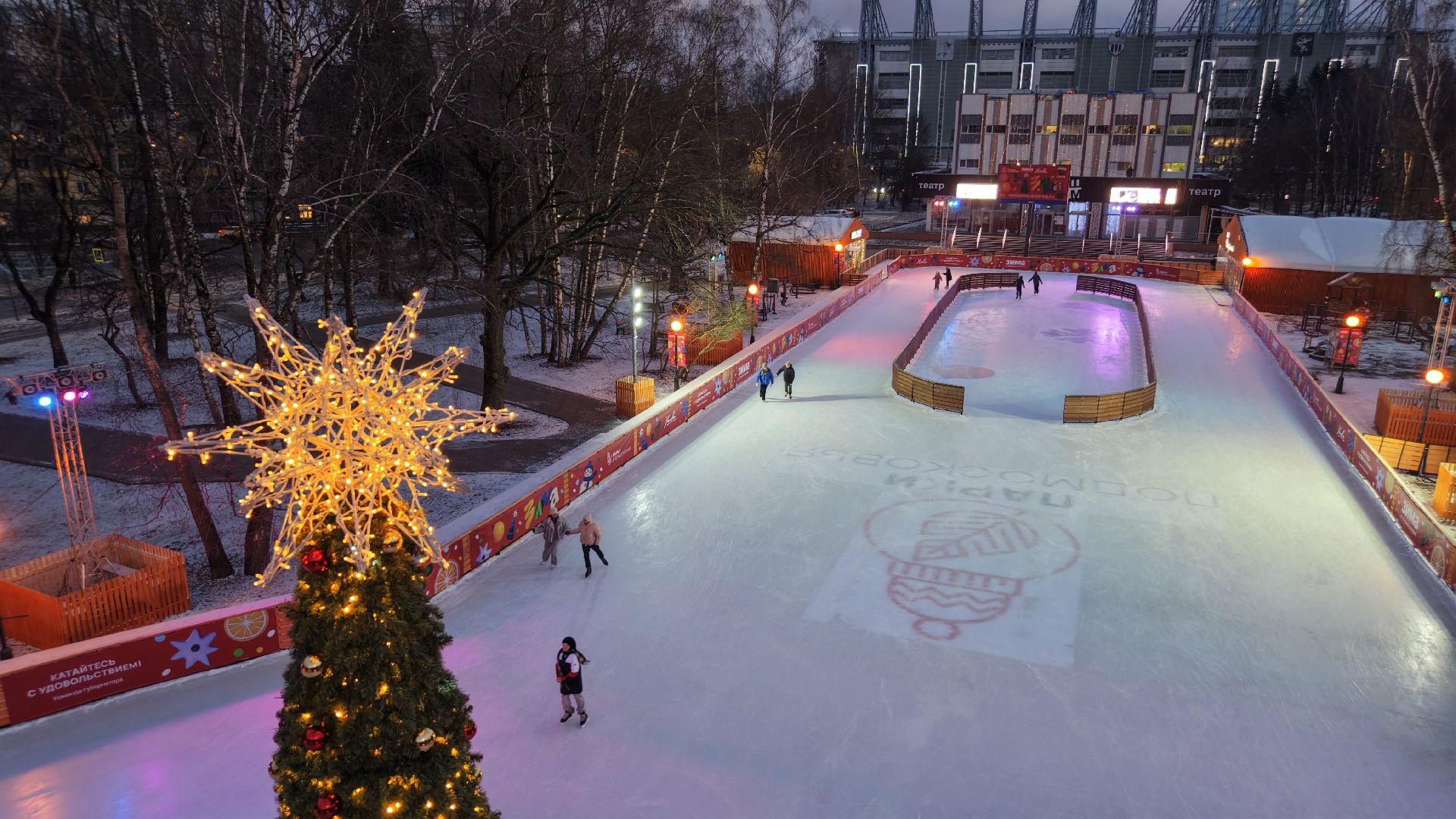 видео с коптера, сквер юбилейный химки, каток в химках,