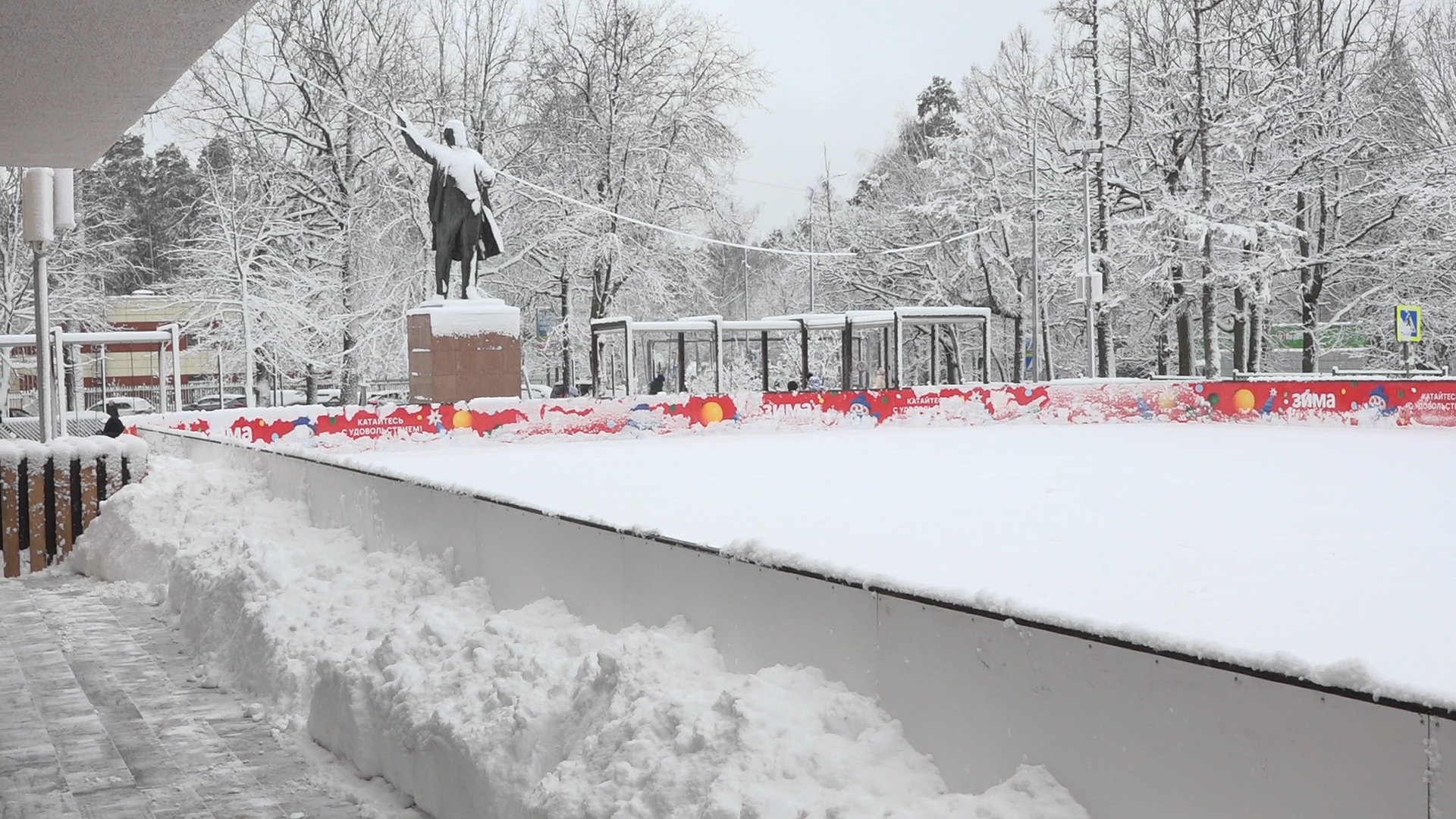 власиха уборка снега, улицы власихи, снег на улице, коммунальщики власихи,