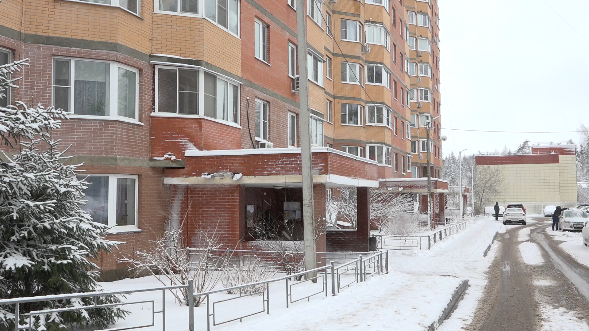 власиха уборка снега, улицы власихи, снег на улице, коммунальщики власихи,