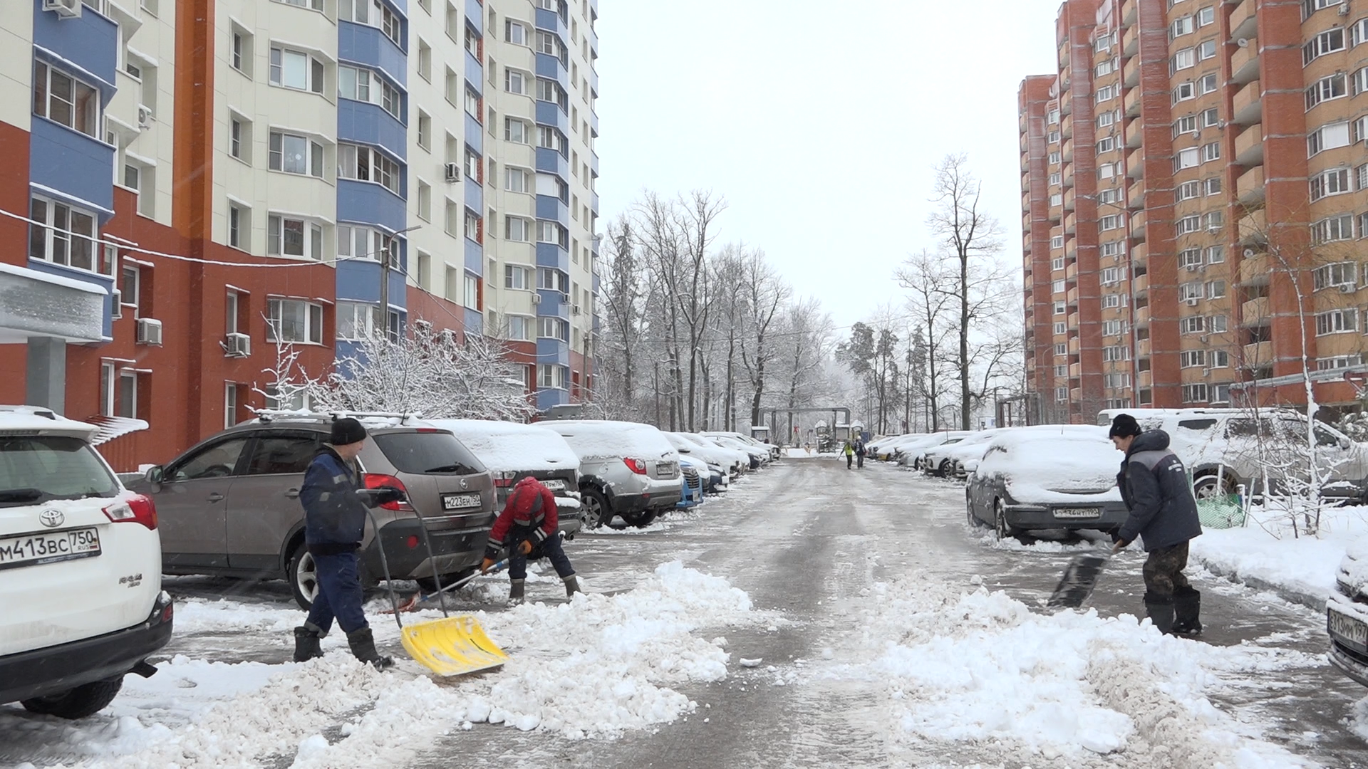 власиха уборка снега, улицы власихи, снег на улице, коммунальщики власихи,