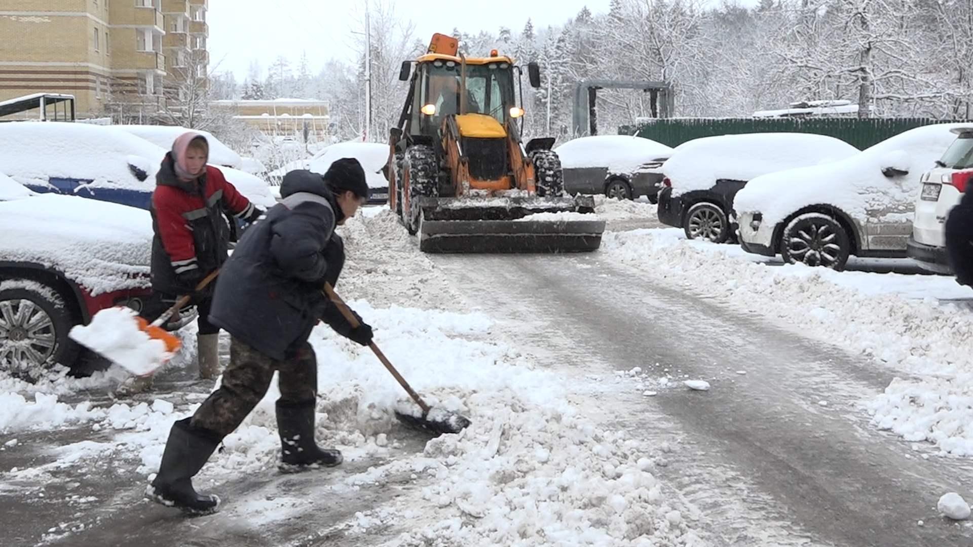 власиха уборка снега, улицы власихи, снег на улице, коммунальщики власихи,