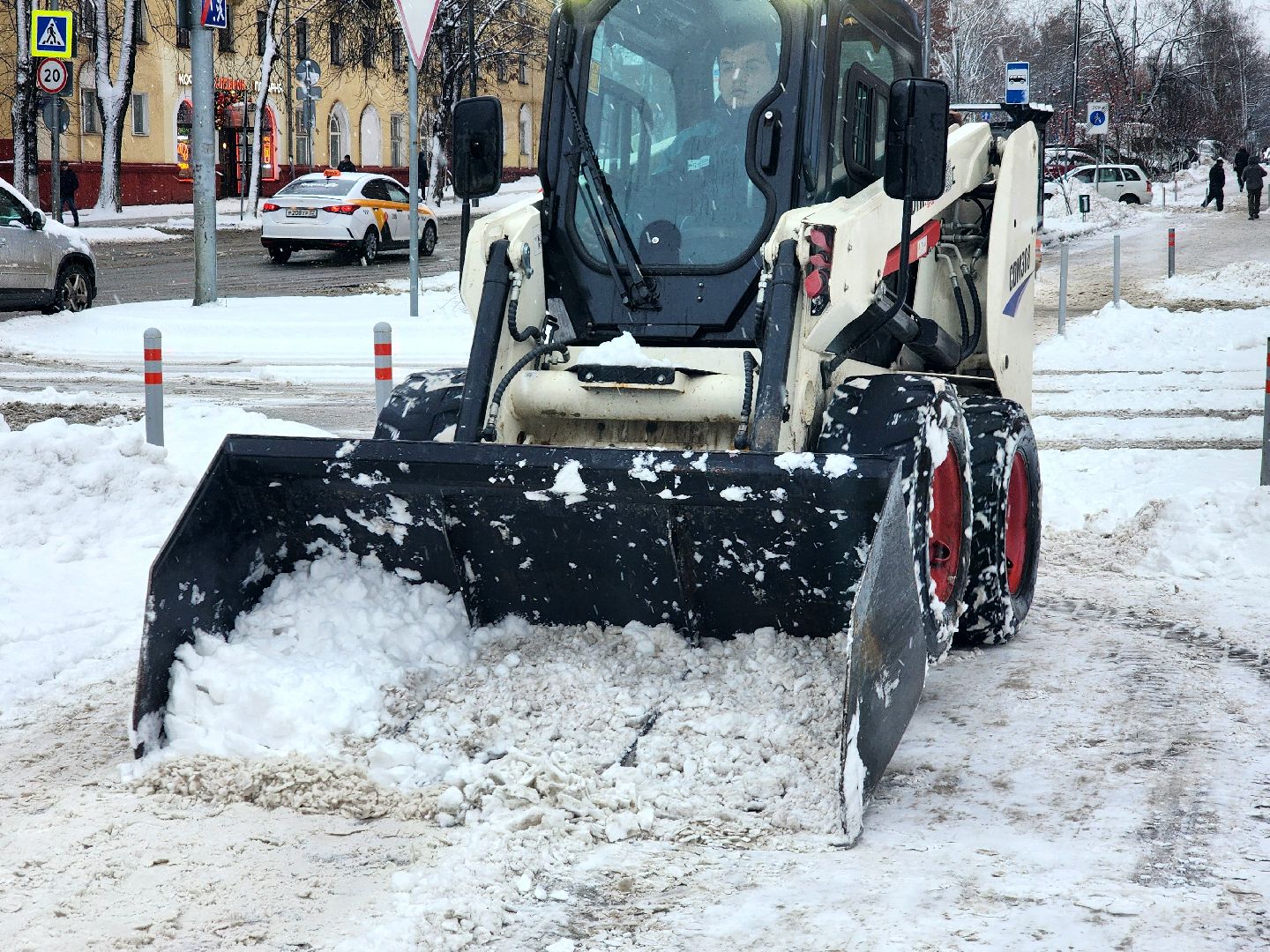 уборка снега, снегопад, техника жкх, зима в  подмосковье,