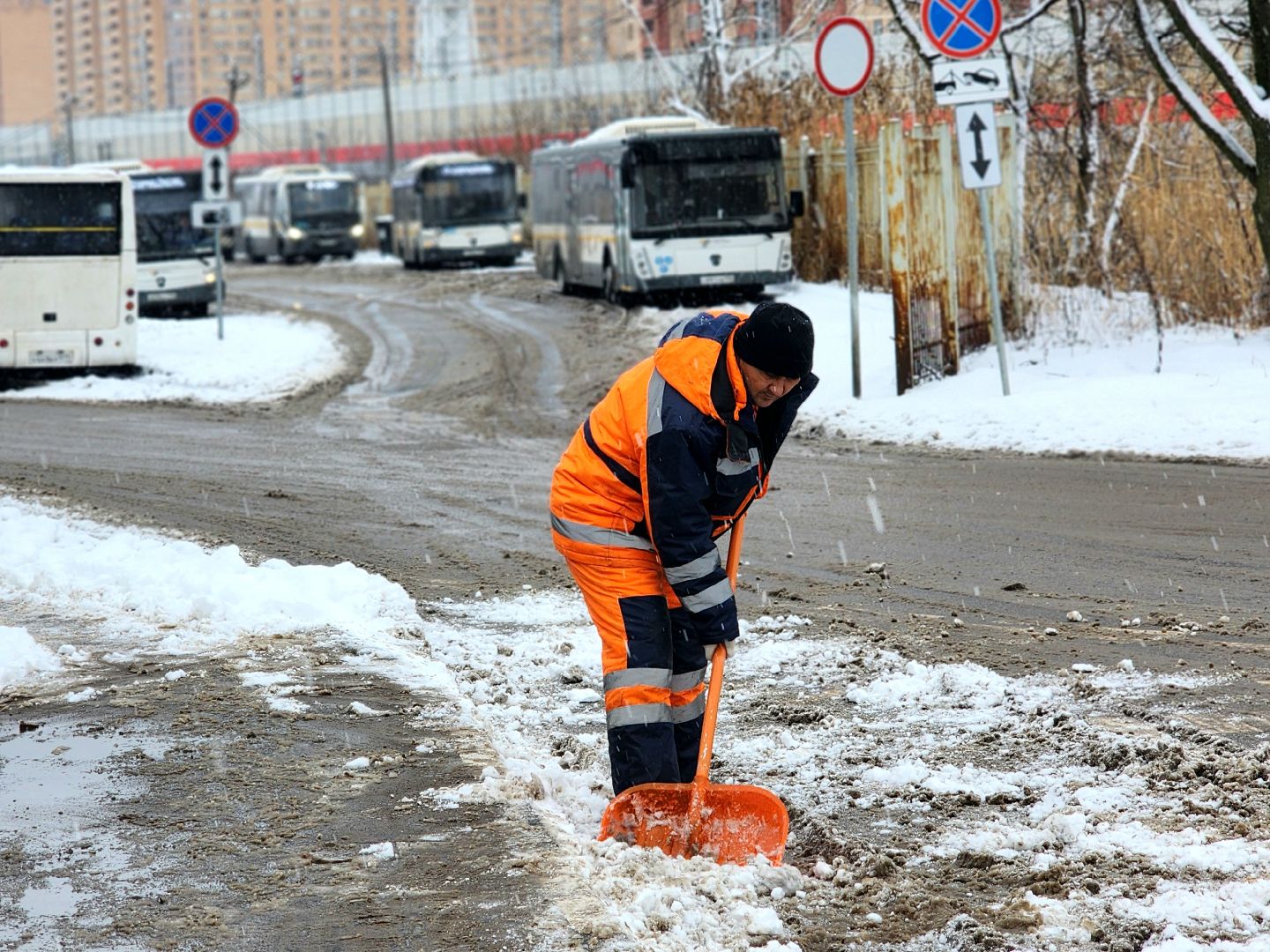 уборка снега, снегопад, техника жкх, зима в  подмосковье,