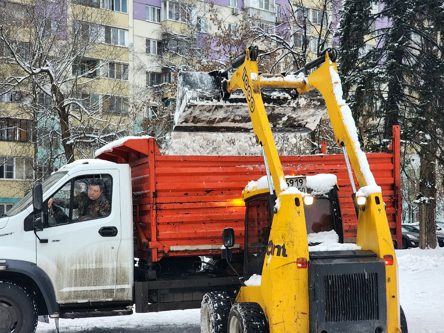 уборка снега, снегопад, техника жкх, зима в  подмосковье,