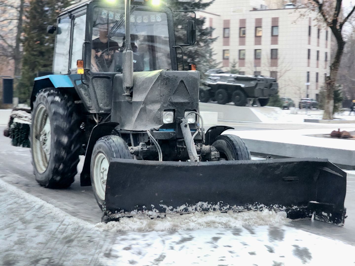 уборка снега, снегопад, техника жкх, зима в  подмосковье,