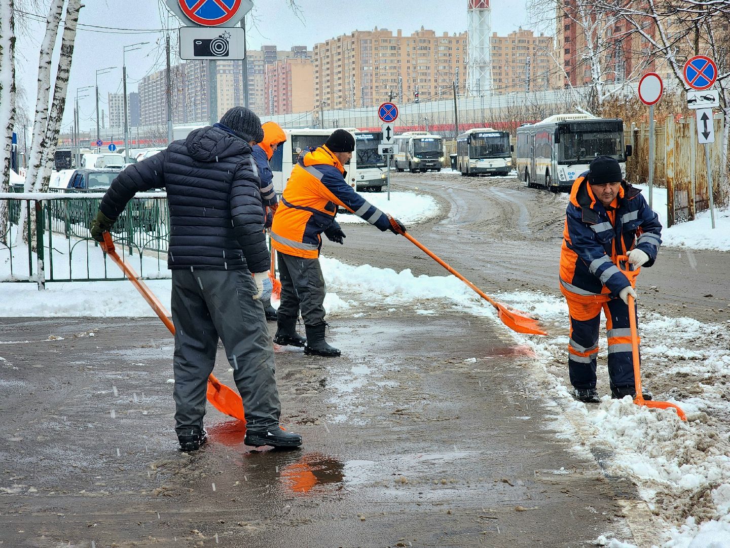 уборка снега, снегопад, техника жкх, зима в  подмосковье,