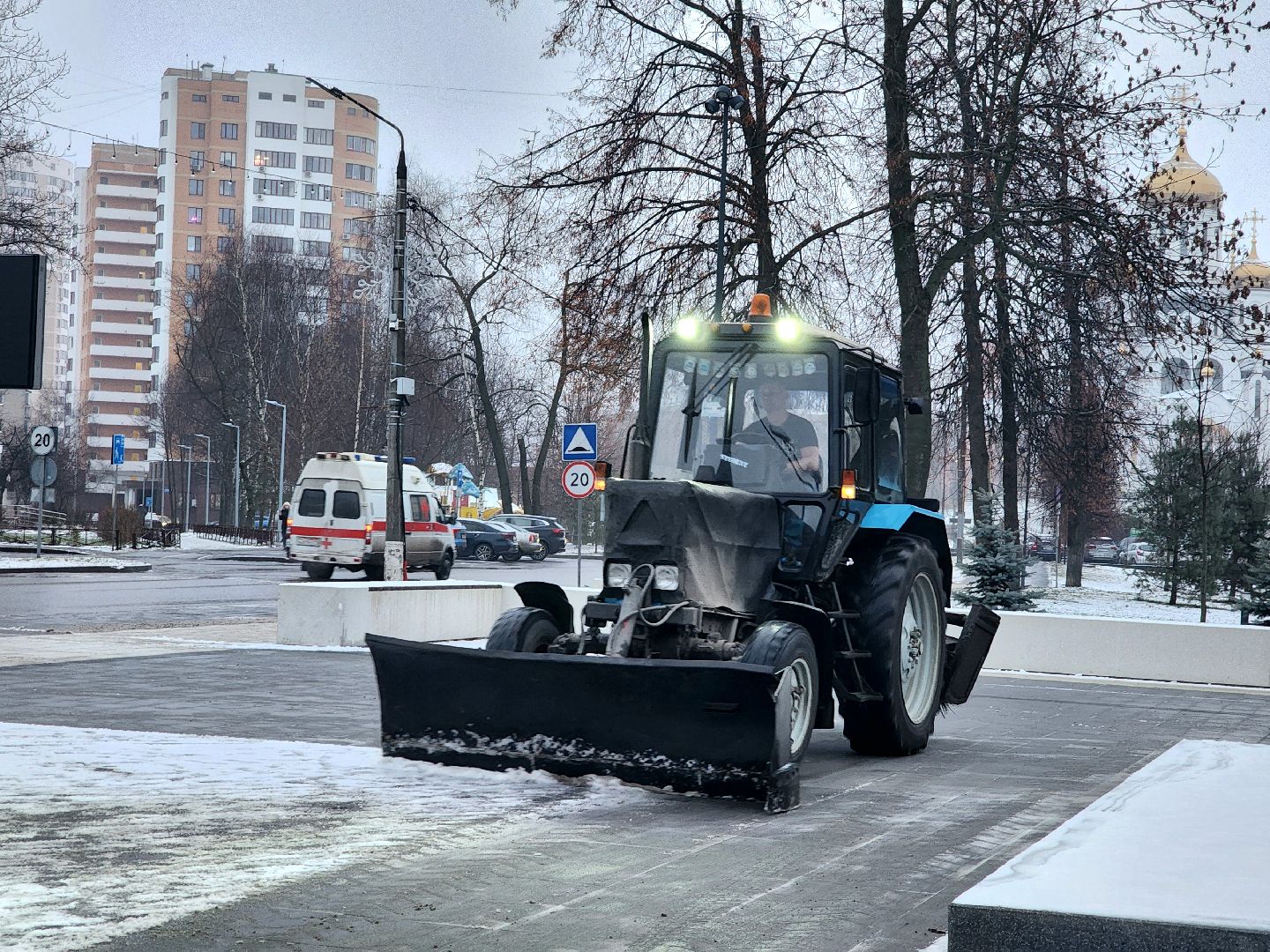 уборка снега, снегопад, техника жкх, зима в  подмосковье,