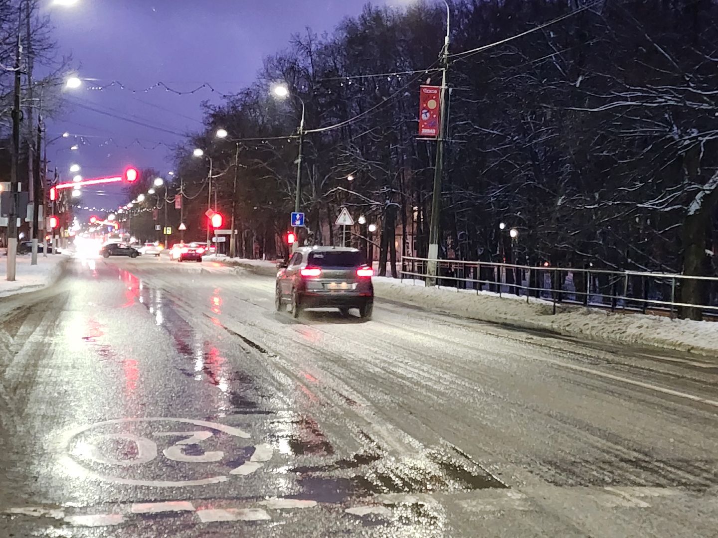 чехов, улица чехова, снегопад, уборка снега, противогололедные материалы, обработка улиц, уборка улиц, очистка тротуаров и пешеходных дорожек, специальная техника, уборочная техника, мбу чеховское благоустройство, пескосоляная смесь,