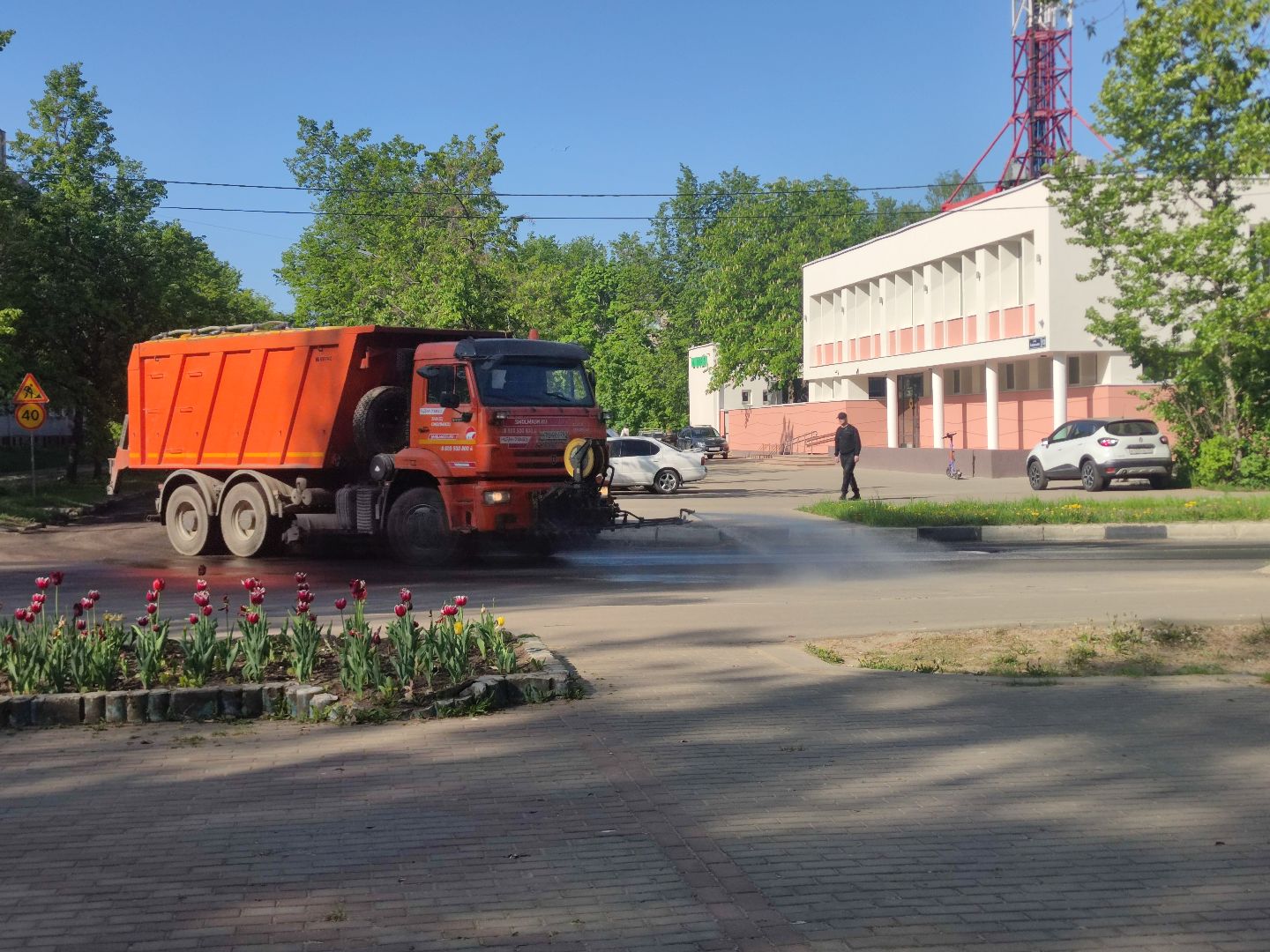 уборка улиц, машинная уборка, поливальная машина, Дубна