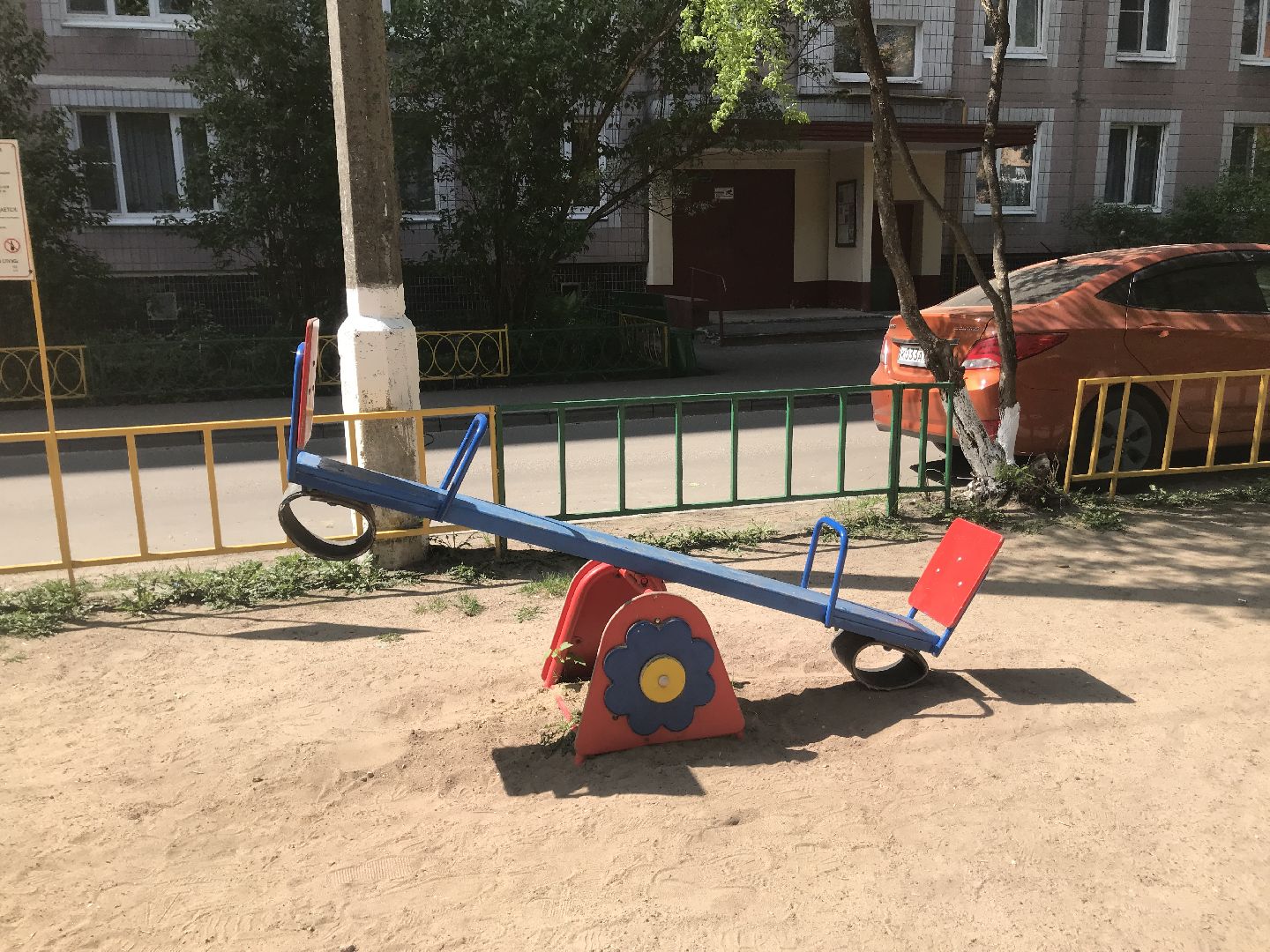 Балашиха, детская площадка, покраска скамеек, песочница, уборка территории, благоустройство, мобильная бригада, весна, порядок, ремонт