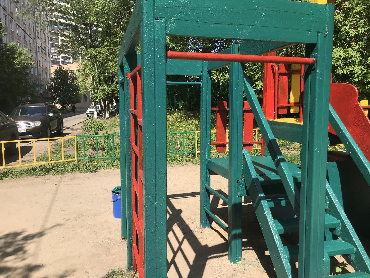 Балашиха, детская площадка, покраска скамеек, песочница, уборка территории, благоустройство, мобильная бригада, весна, порядок, ремонт