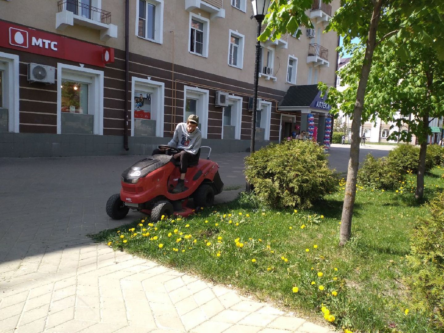 покос травы, благоустройство, Лосино-Петровский