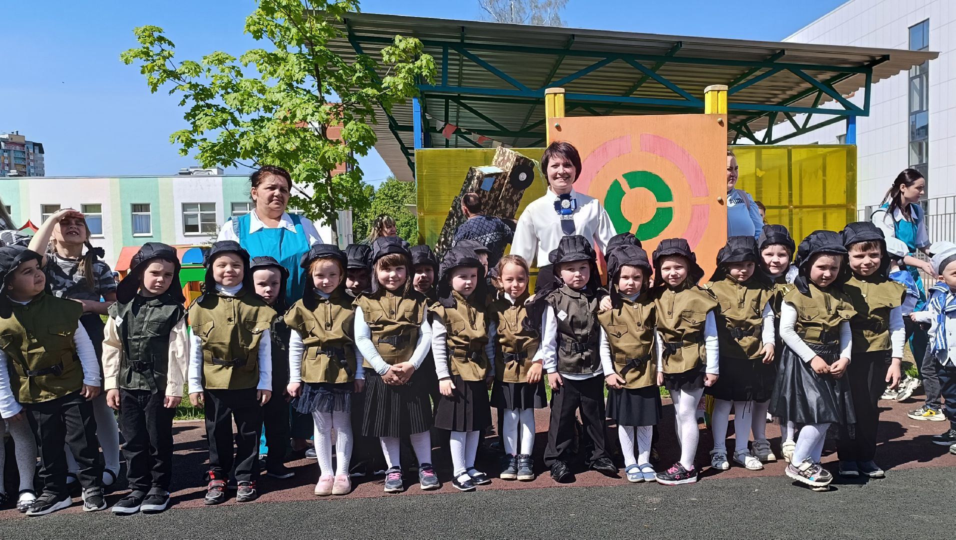 Лобня, образование, парад