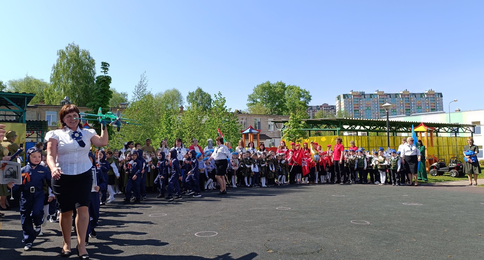 Лобня, образование, парад