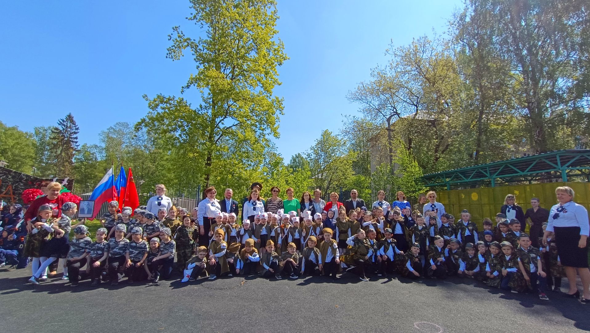 Лобня, образование, парад