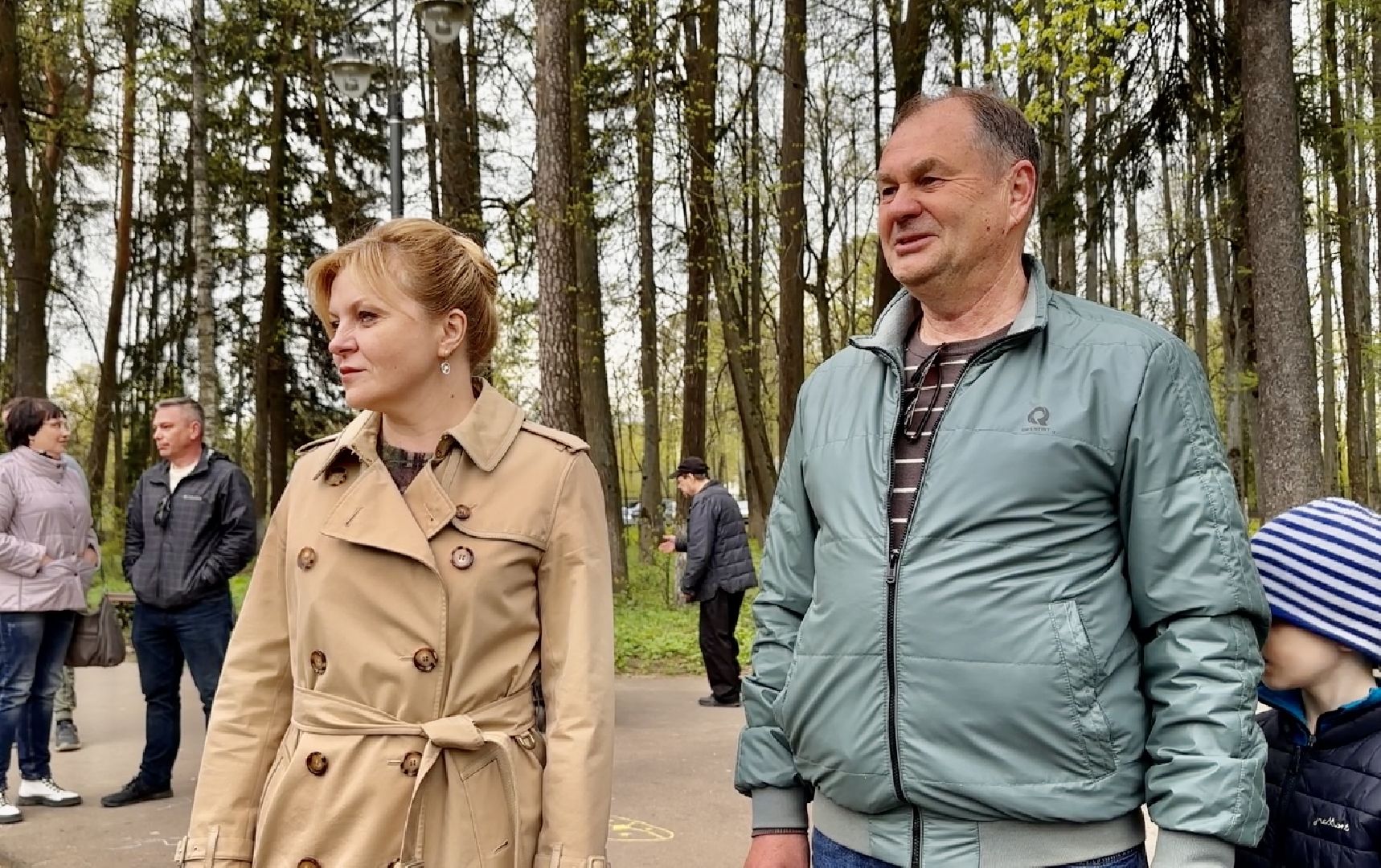 Клин, парки, лебеди, люди