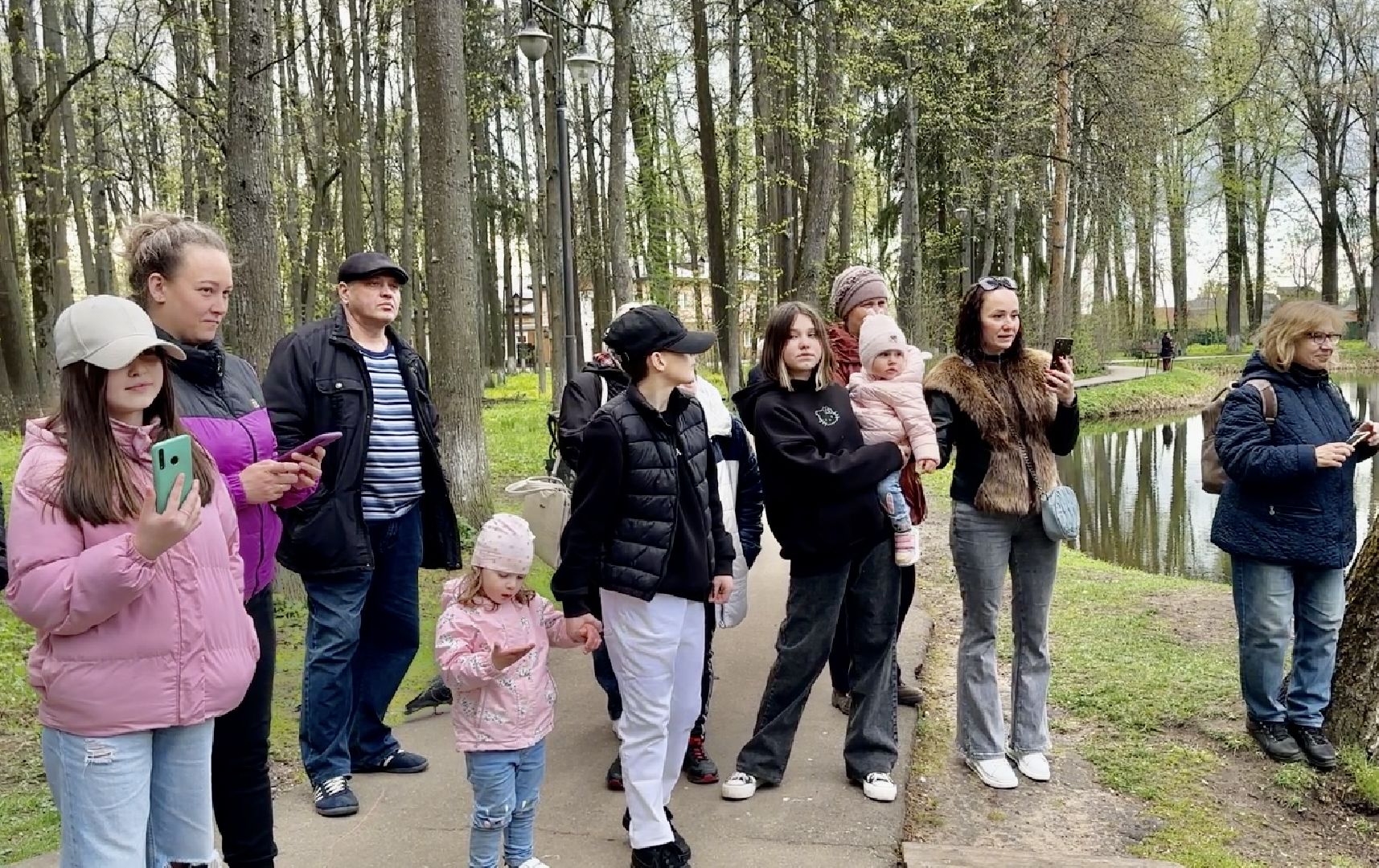 Клин, парки, лебеди, люди