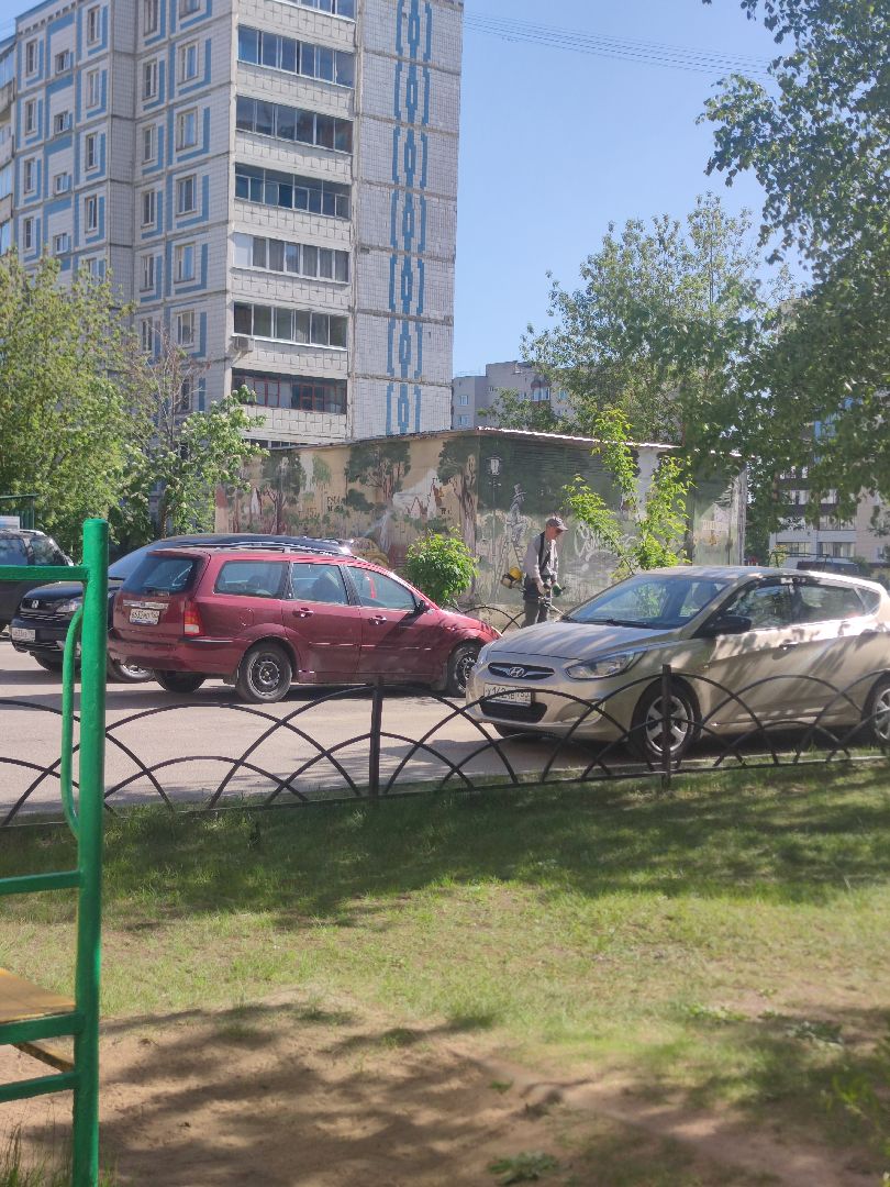 покос травы, двор, Дубна