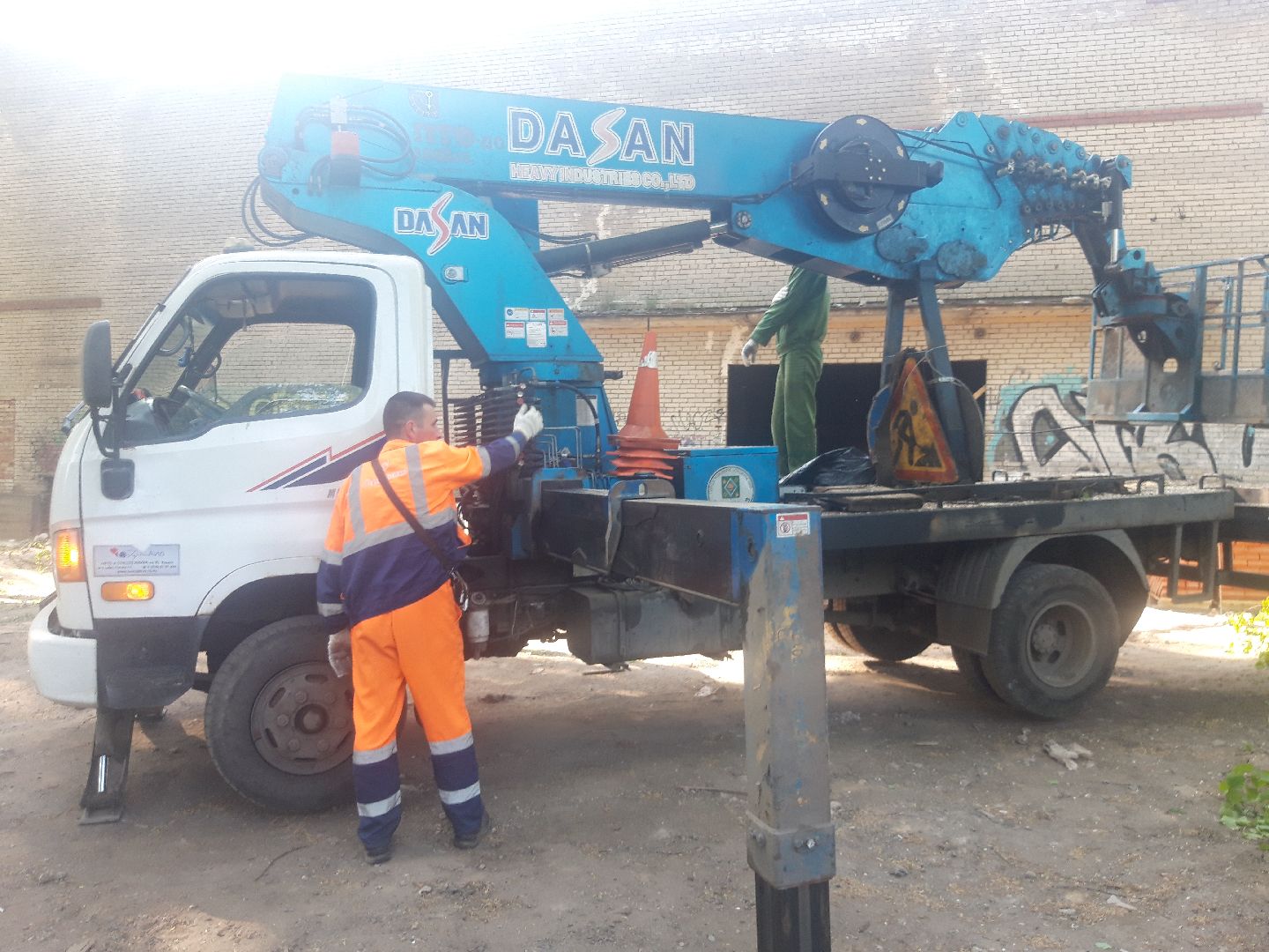 доброе дело, выходи во двор,