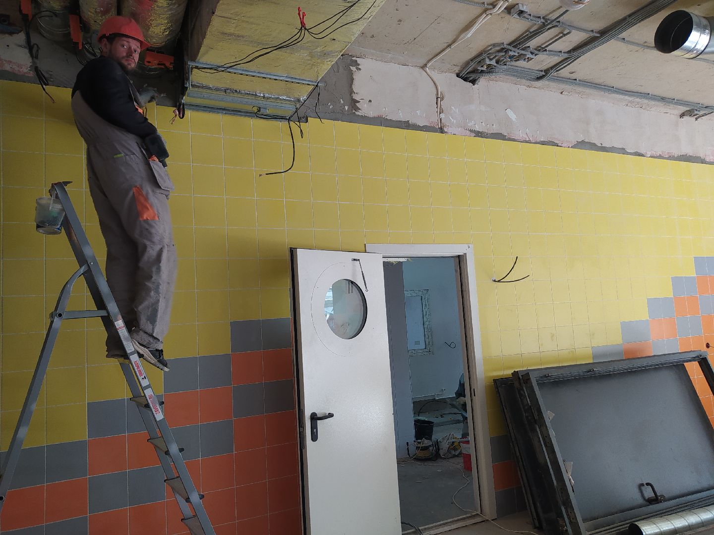 Школа, строительство, отделка, покраска, коммуникации