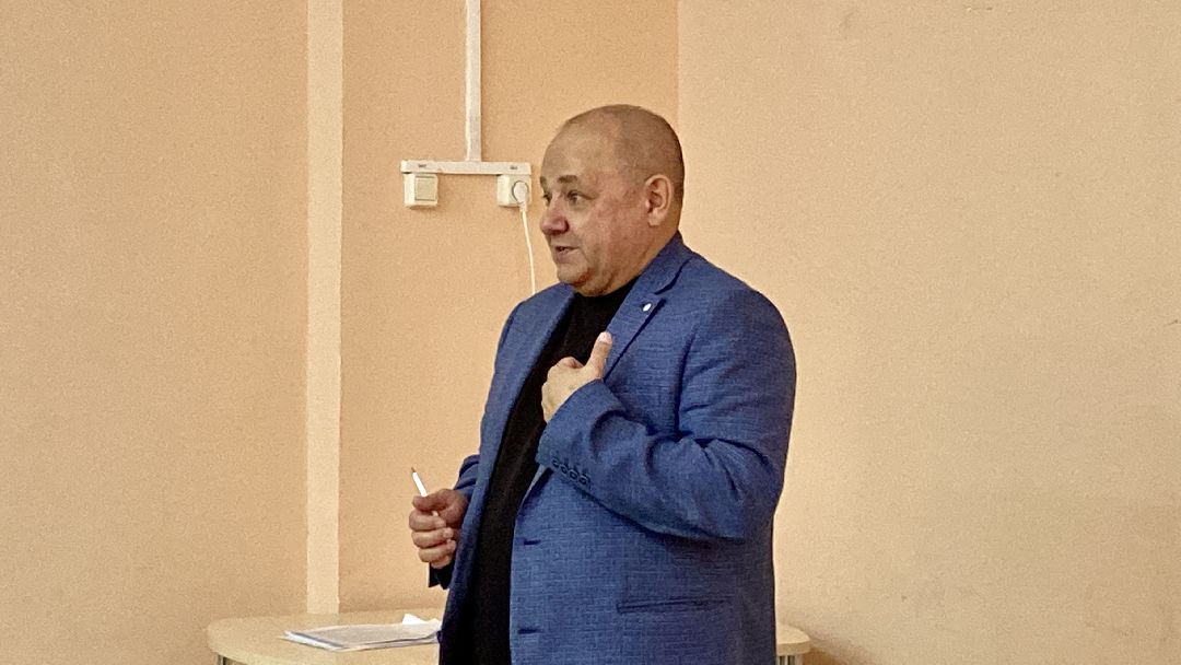 Клин, общество