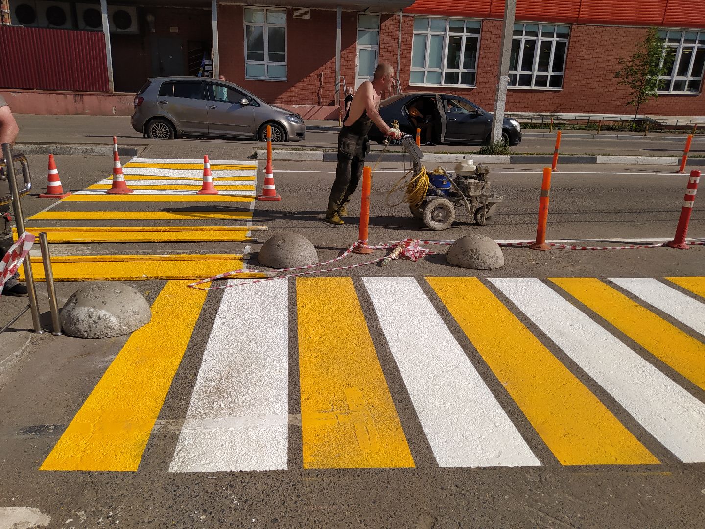 Дорога, зебра, пешеходы, парковка, движение ТС