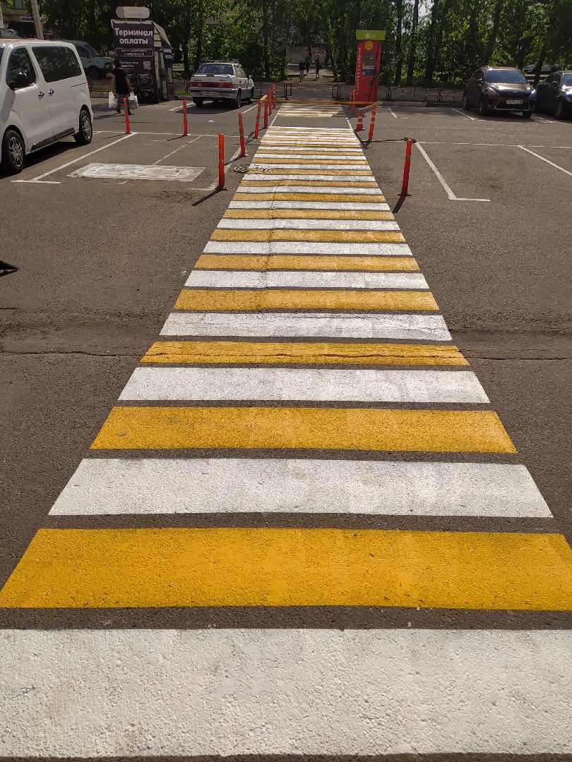 Дорога, зебра, пешеходы, парковка, движение ТС